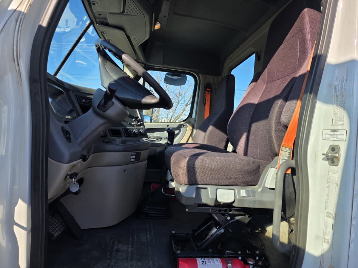 2016 Freightliner Cascadia in Bensalem, PA — photo 7