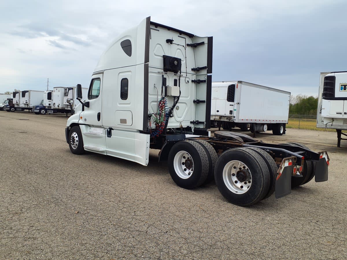 2016 Freightliner Cascadia in Wayland, MI — photo 6