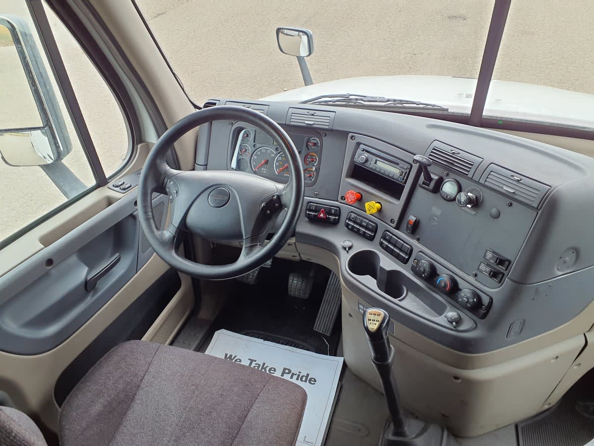 2016 Freightliner Cascadia in Wayland, MI — photo 7