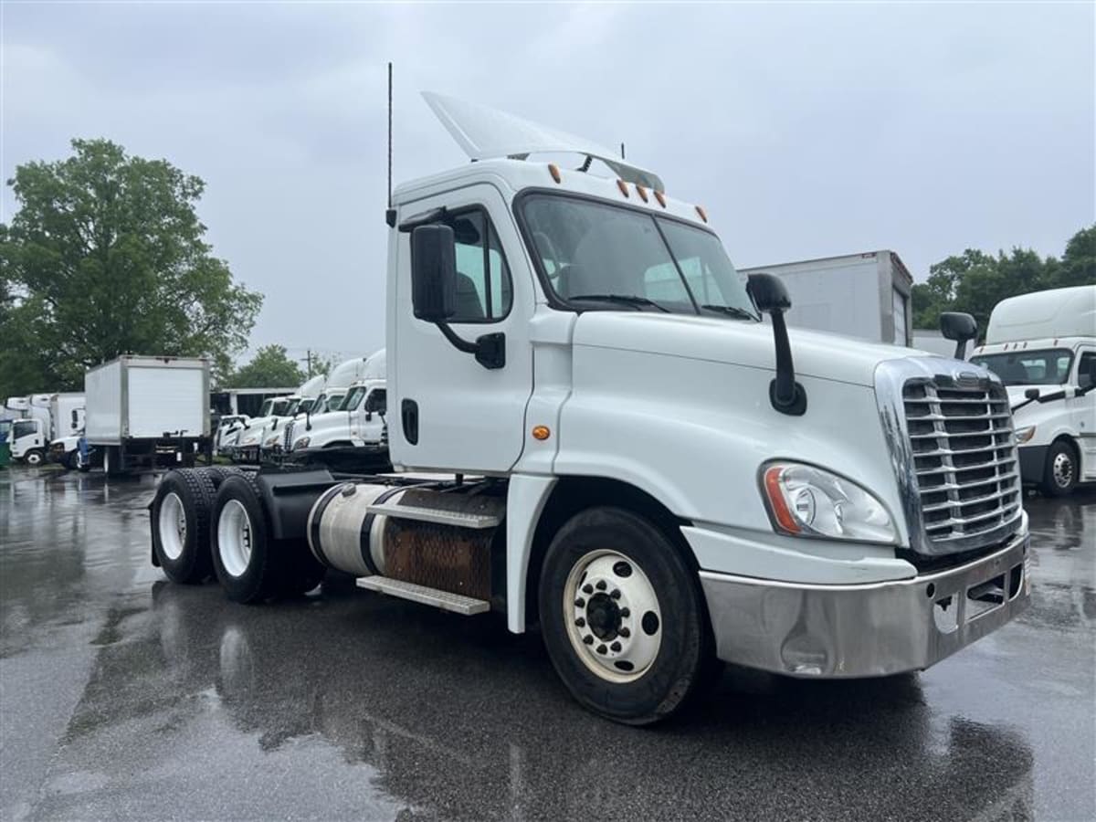 2016 Freightliner Cascadia in Beltsville, MD — photo 3