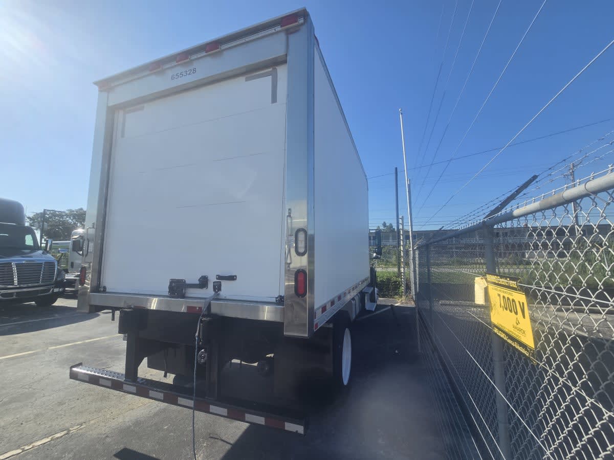 2016 Freightliner M2 106 in Tampa, FL — photo 6