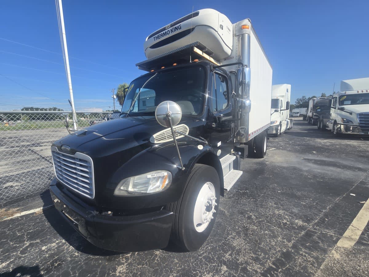 2016 Freightliner M2 106 in Tampa, FL — photo 3