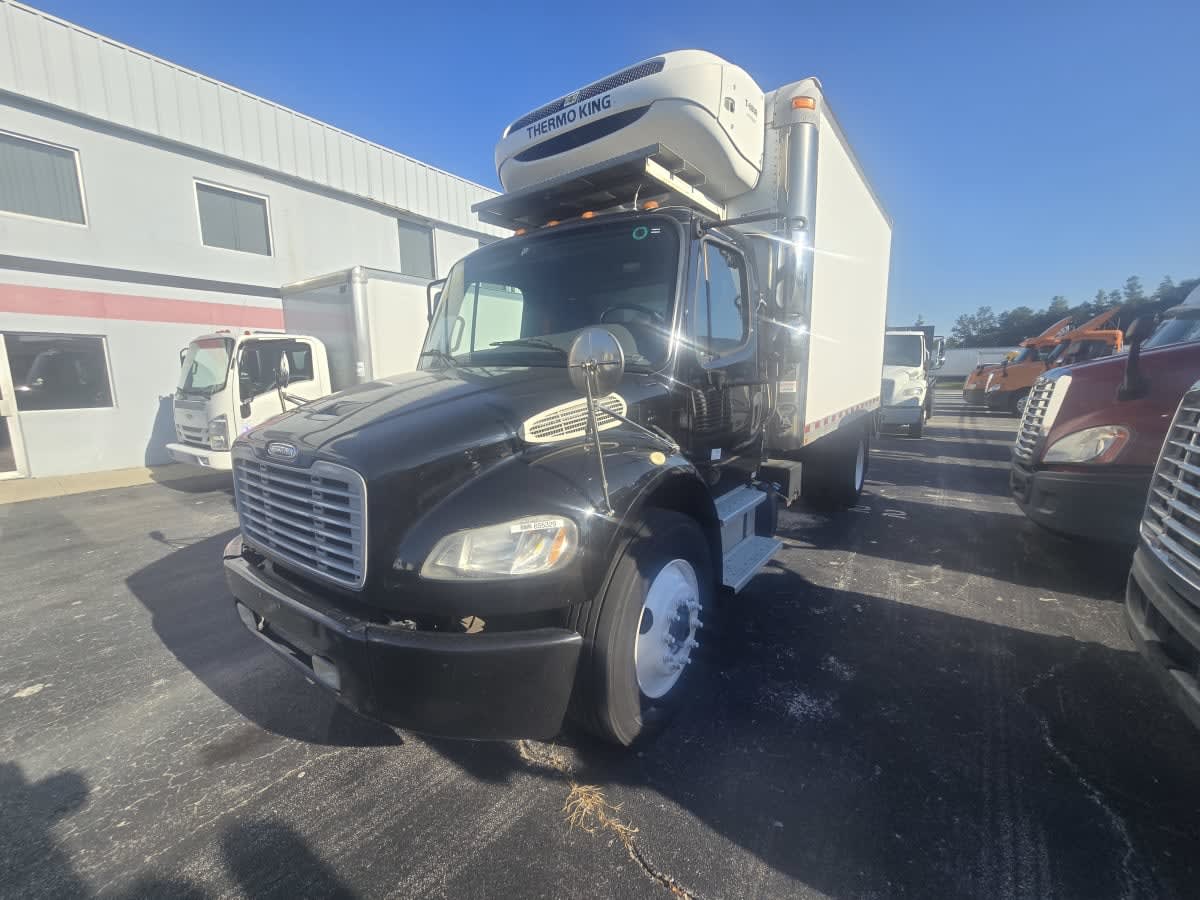 2016 Freightliner M2 106 in Tampa, FL — photo 3