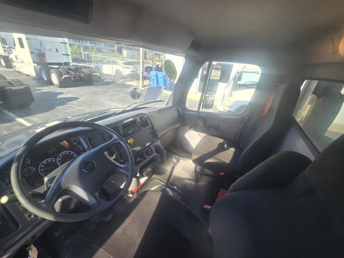 2016 Freightliner M2 106 in Tampa, FL — photo 8