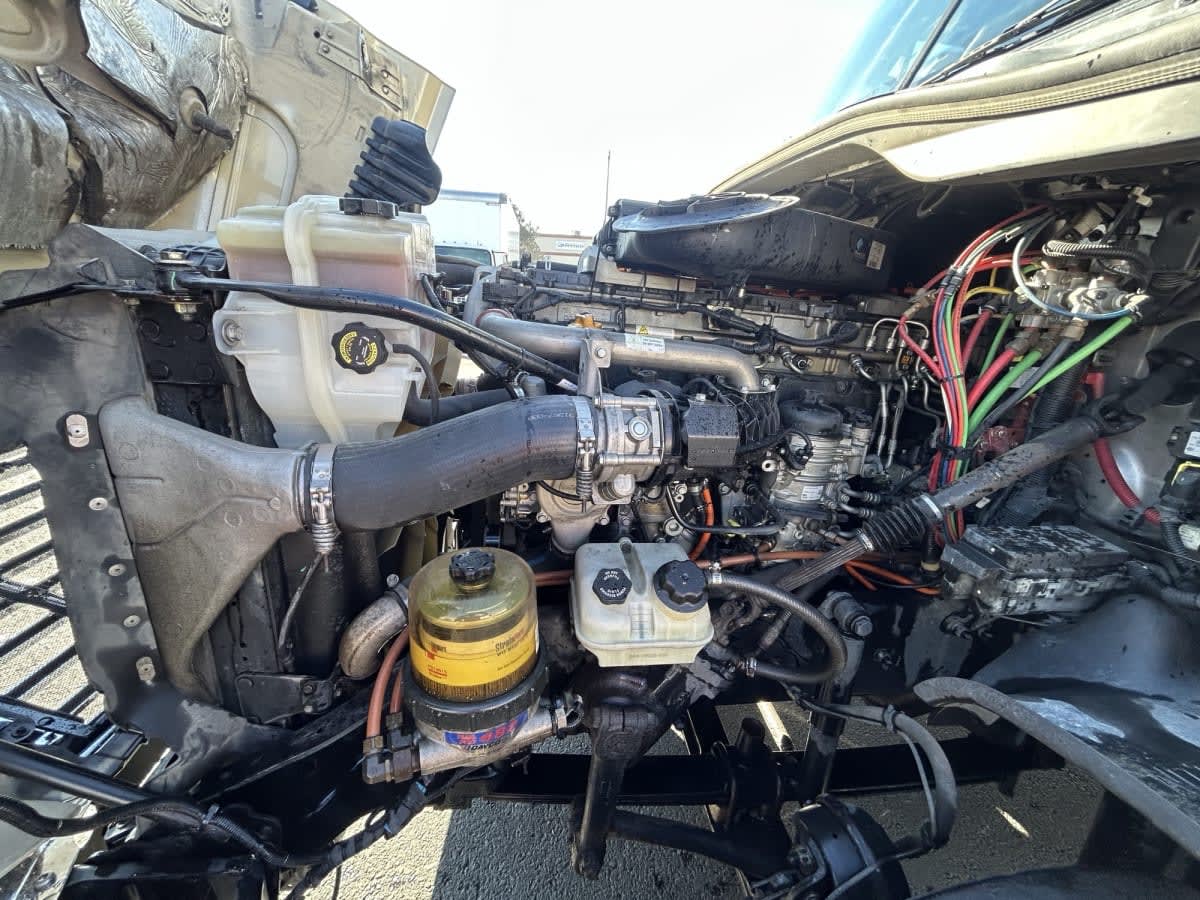 2016 Freightliner Cascadia in West Sacramento, CA — photo 8
