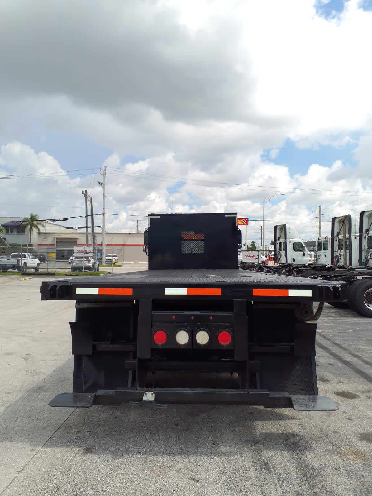 2016 Freightliner M2 106 in Miami, FL — photo 5
