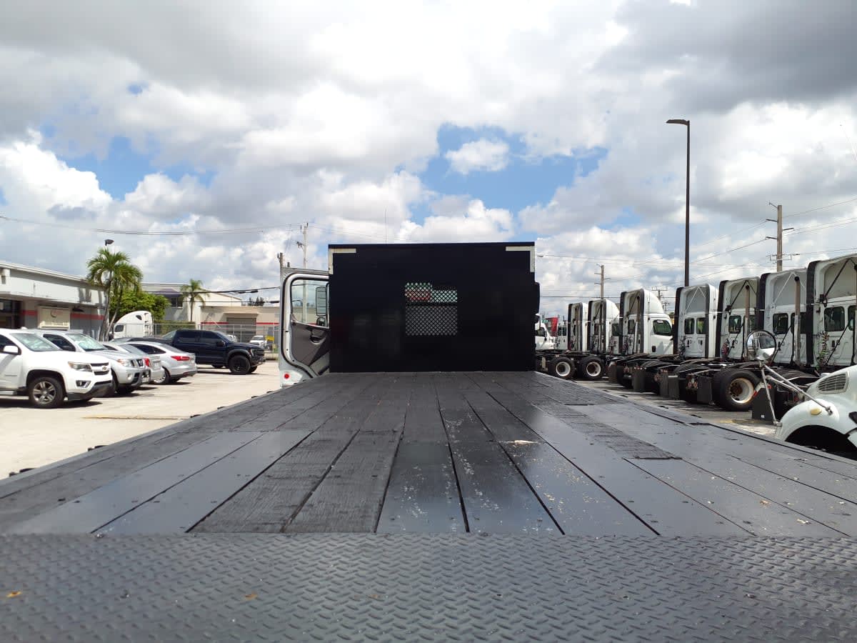 2016 Freightliner M2 106 in Miami, FL — photo 8