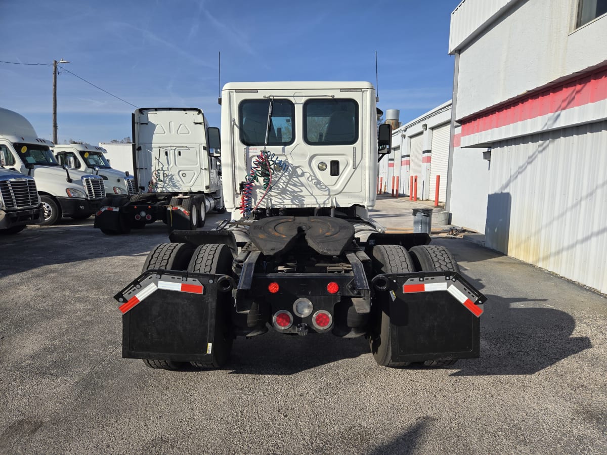 2016 Freightliner Cascadia in Tampa, FL — photo 5