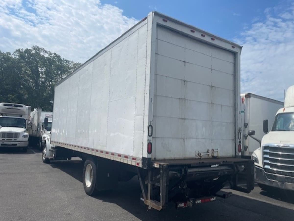 2016 Freightliner M2 106 in Farmingdale, NY — photo 6