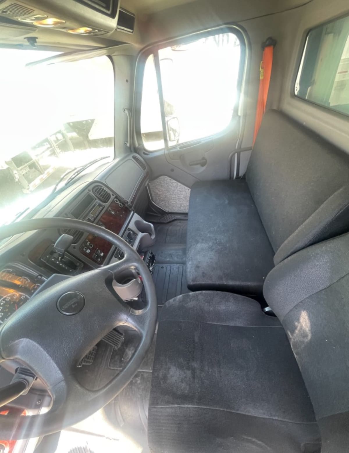 2016 Freightliner M2 106 in Hayward, CA — photo 8