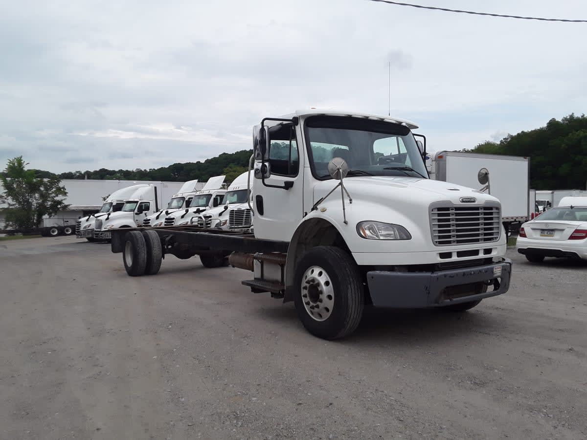 2017 Freightliner M2 106 in Pittsburgh, PA — photo 3