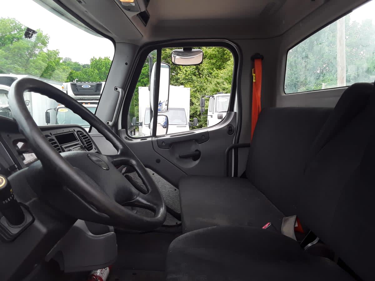 2017 Freightliner M2 106 in Pittsburgh, PA — photo 7
