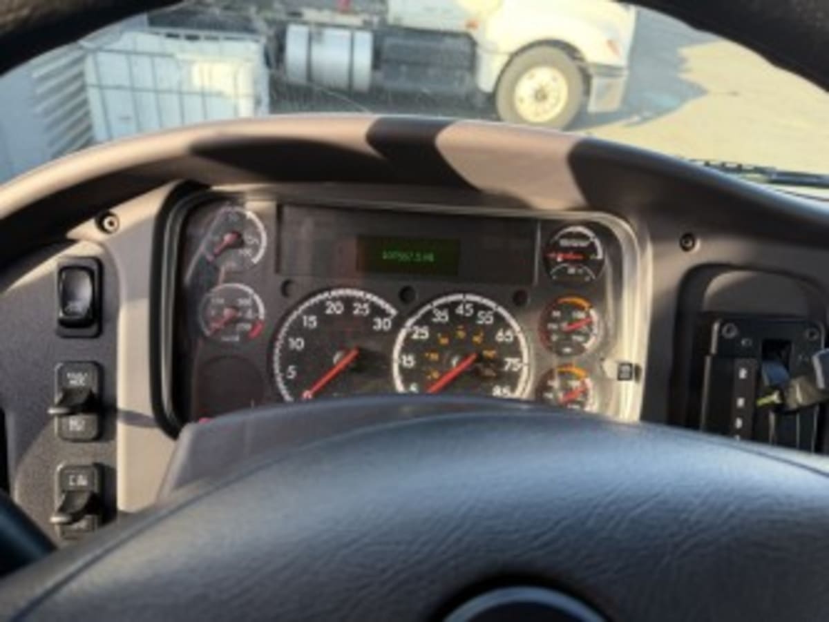 2017 Freightliner M2 106 in Newark, NJ — photo 7