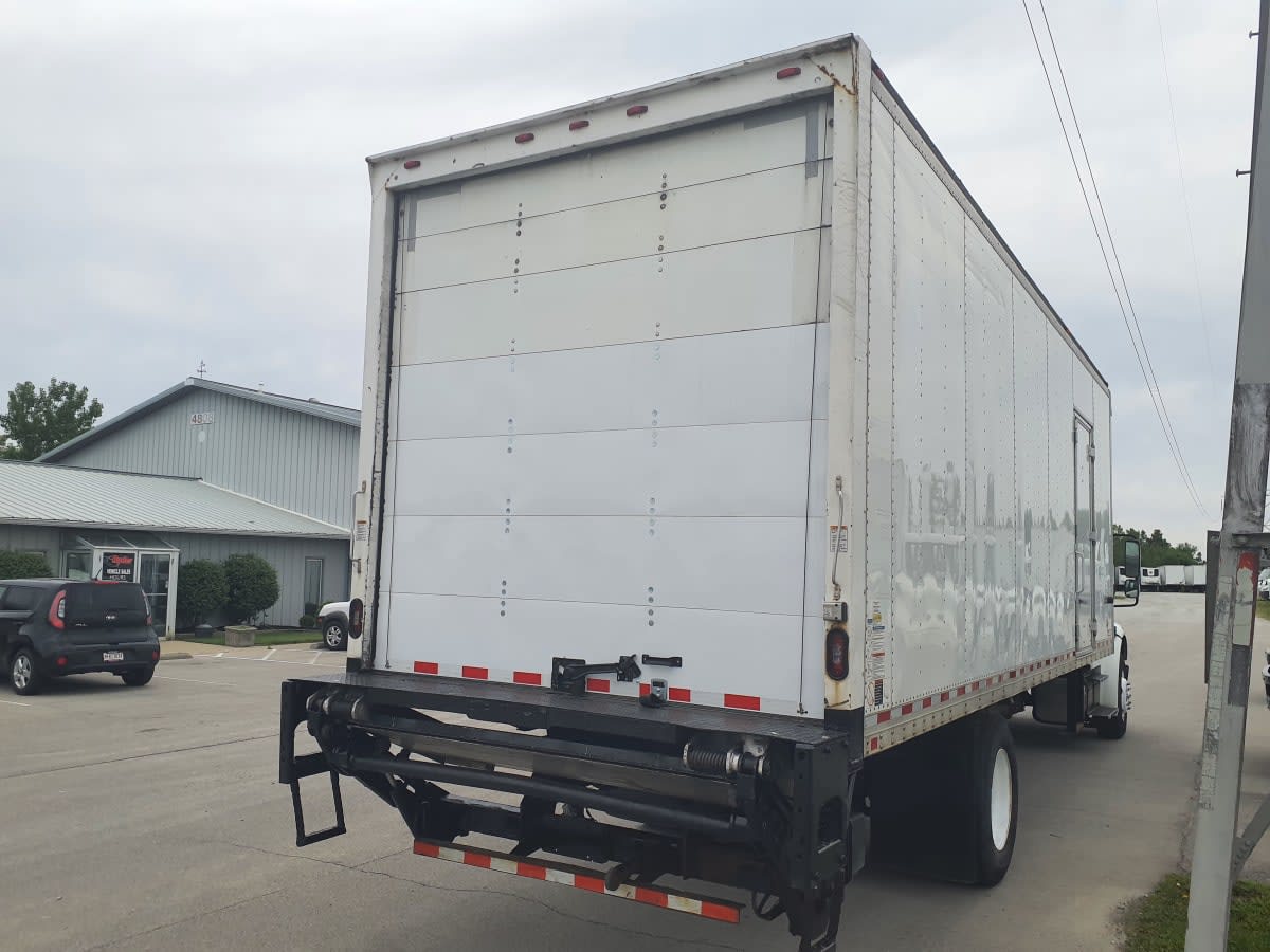 2017 Freightliner M2 106 in Indianapolis, IN — photo 4