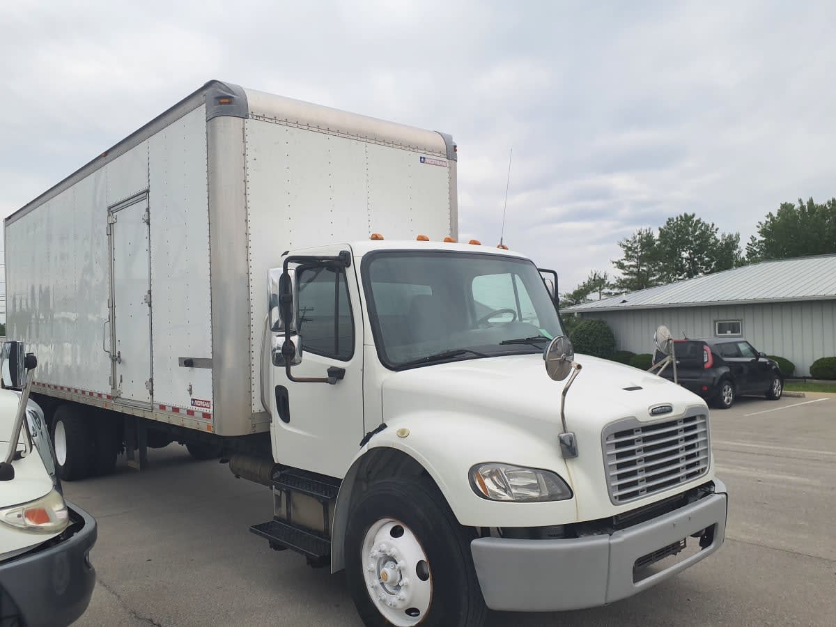 2017 Freightliner M2 106 in Indianapolis, IN — photo 3