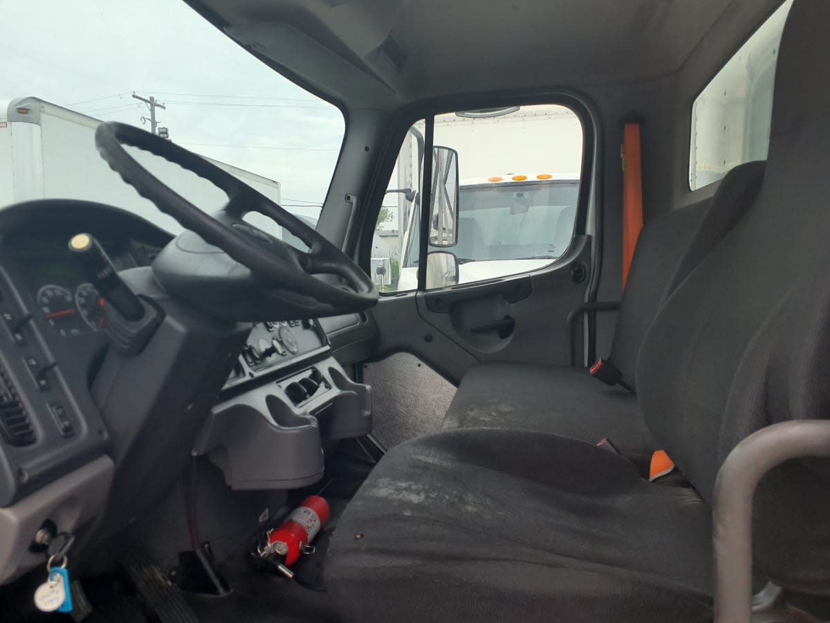 2017 Freightliner M2 106 in Indianapolis, IN — photo 7