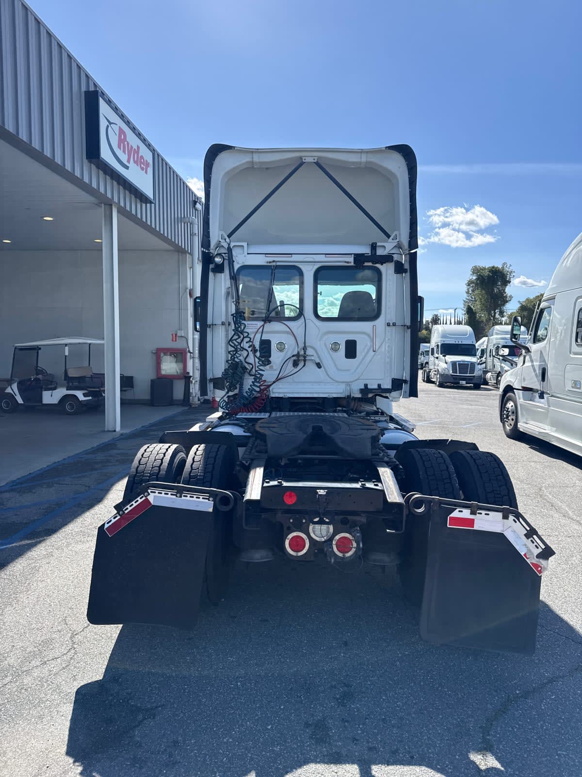 2017 Freightliner Cascadia in Pomona, CA — photo 5