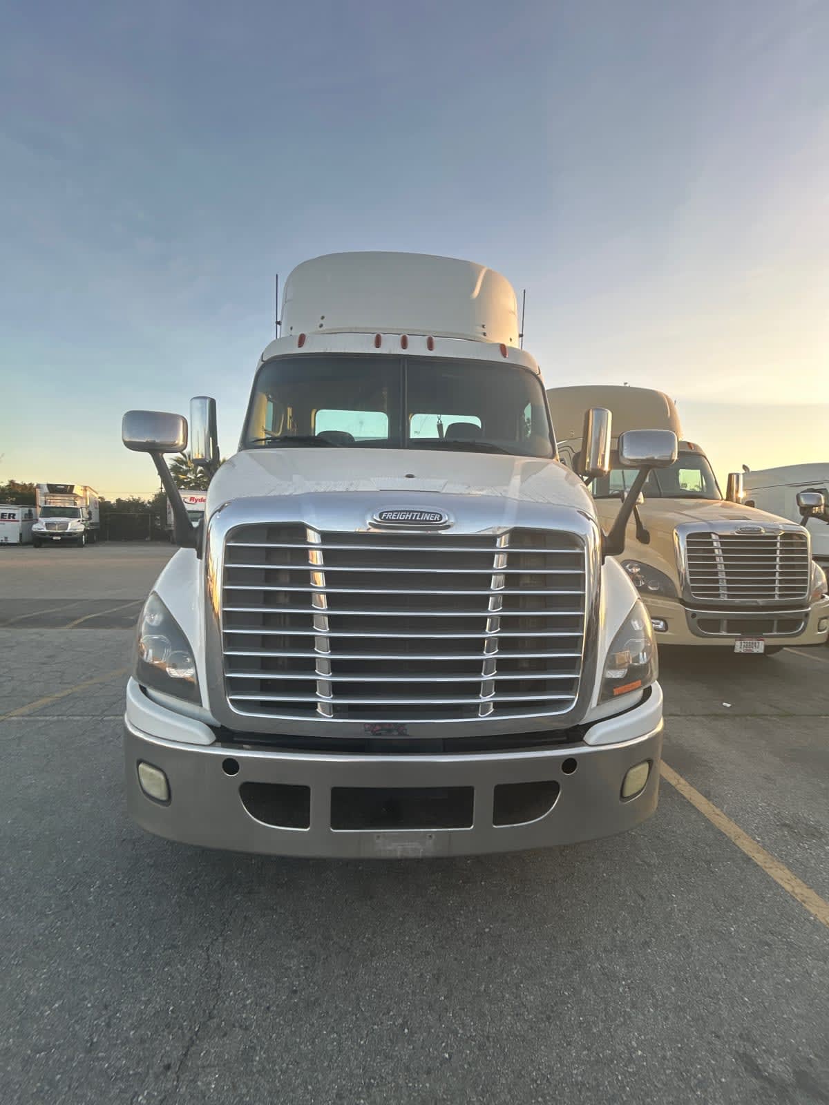 2017 Freightliner Cascadia in Pomona, CA — photo 8