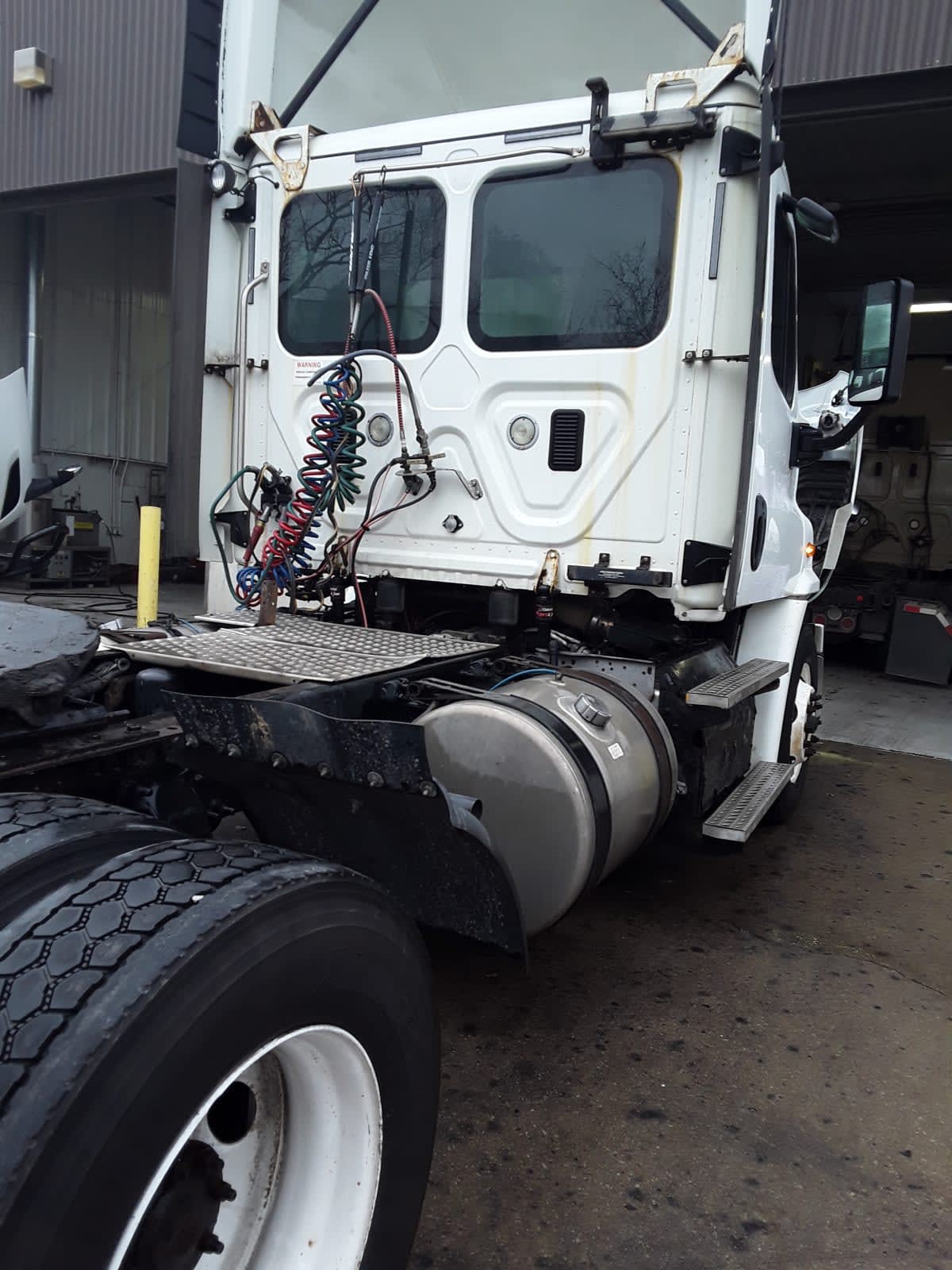 2017 Freightliner Cascadia in Kansas City, MO — photo 6