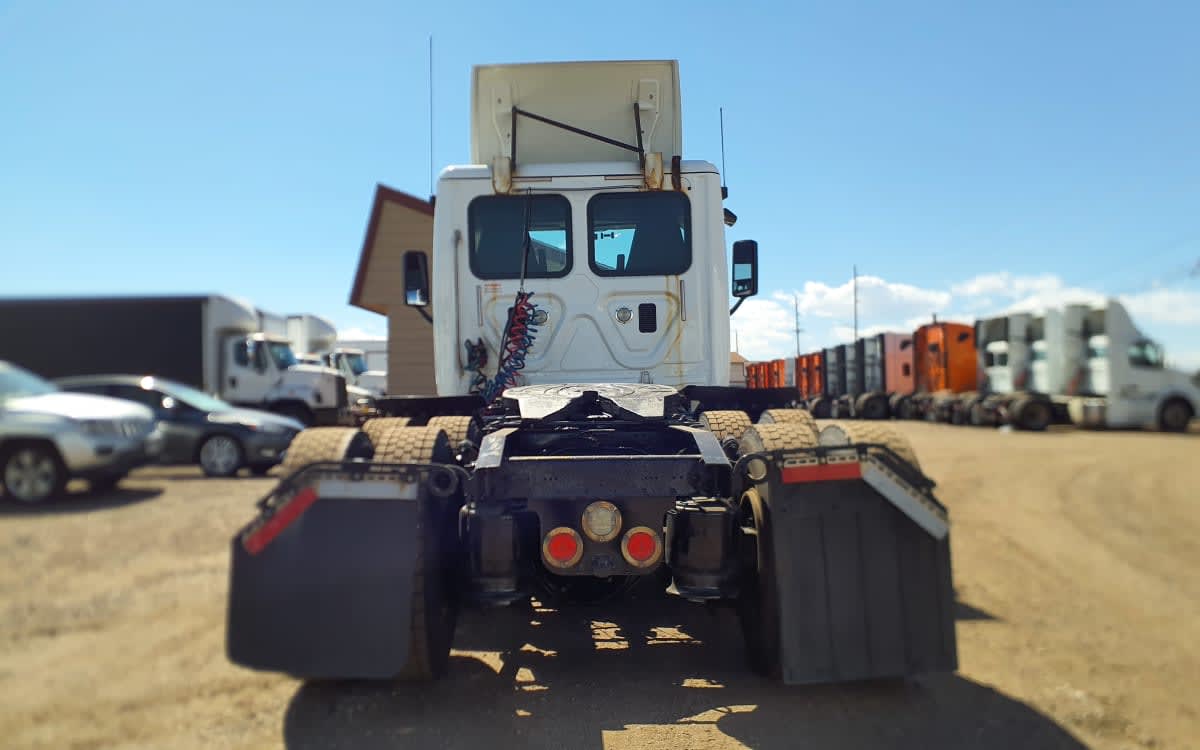 2017 Freightliner Cascadia in Commerce City, CO — photo 5
