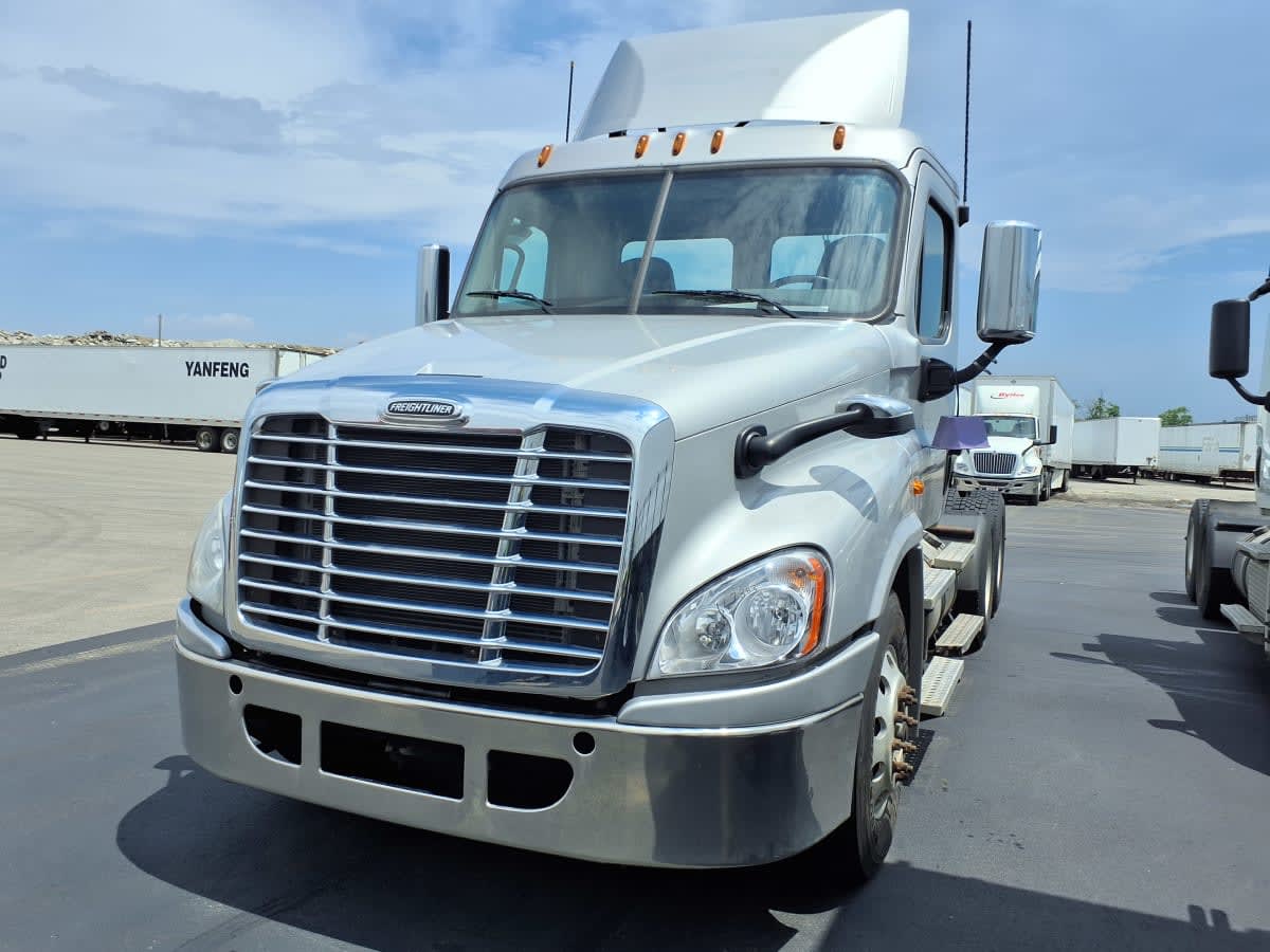 2017 Freightliner Cascadia in Taylor, MI — photo 3