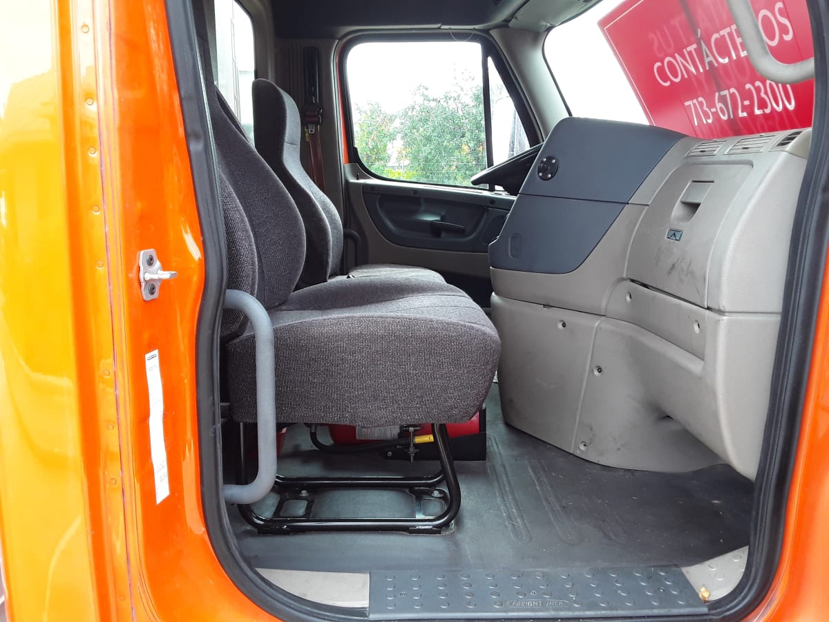 2017 Freightliner Cascadia in Houston, TX — photo 12