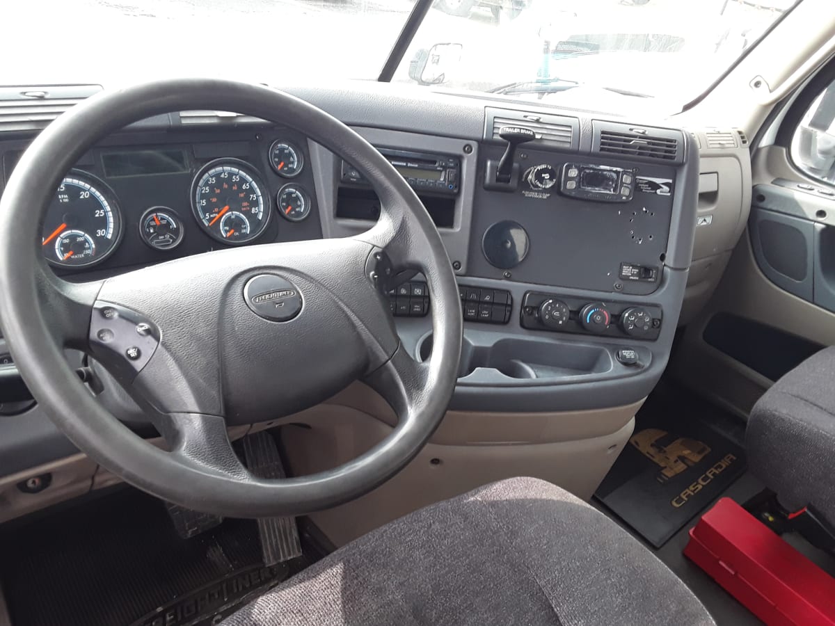 2017 Freightliner Cascadia in Pittsburgh, PA — photo 7