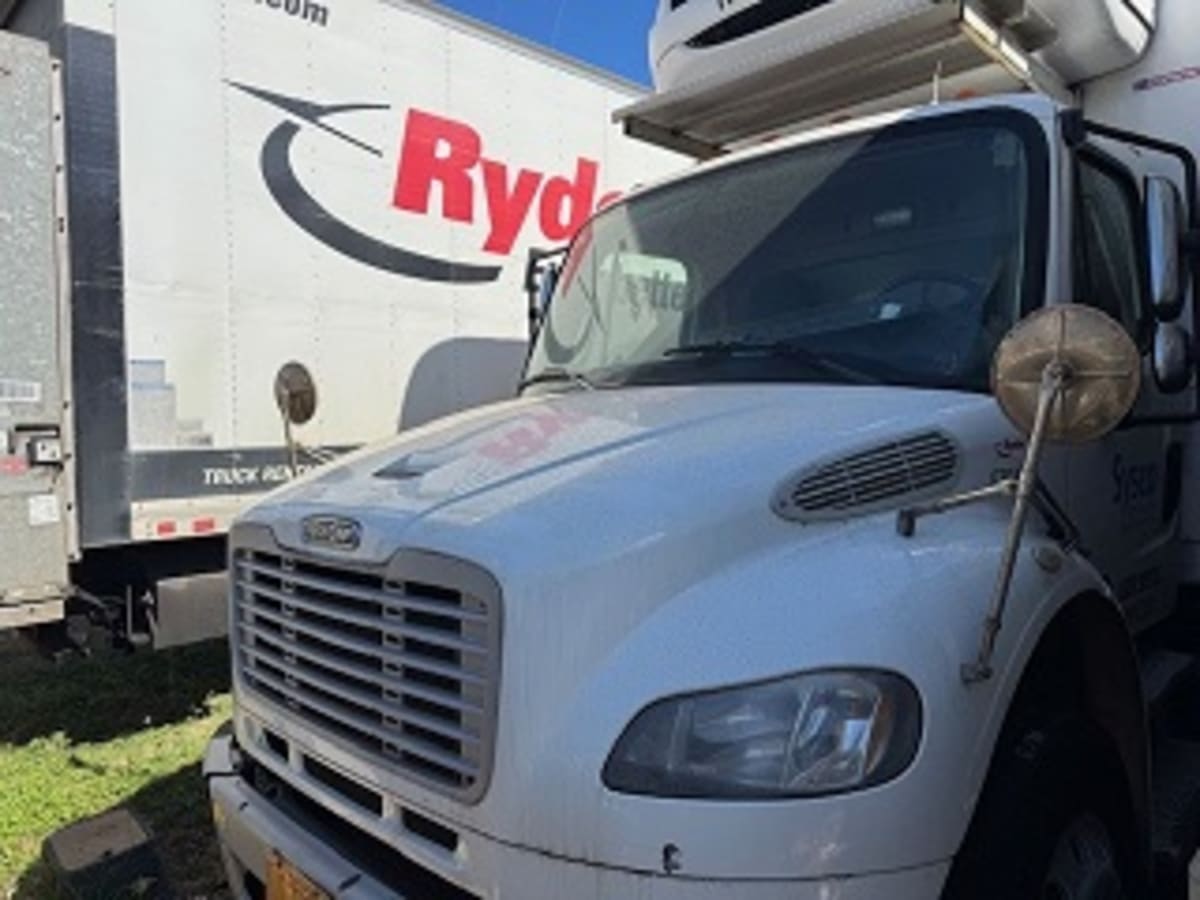 2017 Freightliner M2 106 in Kapolei, HI — photo 2
