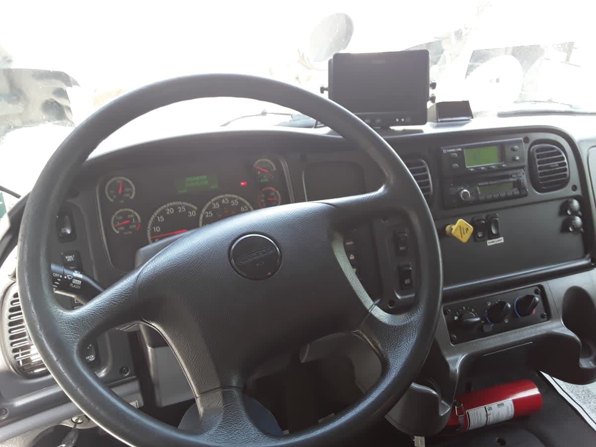2017 Freightliner M2 106 in Kansas City, MO — photo 12