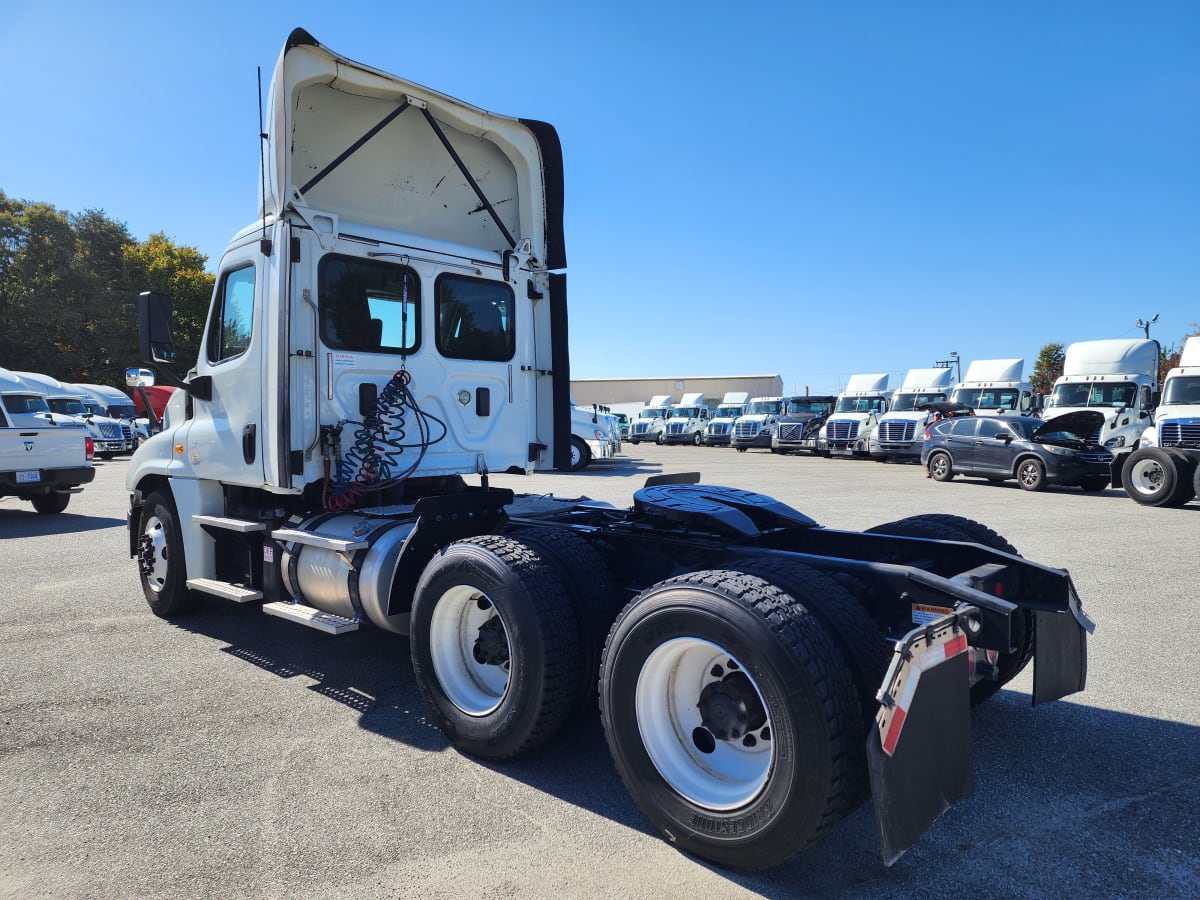 2017 Freightliner Cascadia in Greensboro, NC — photo 6