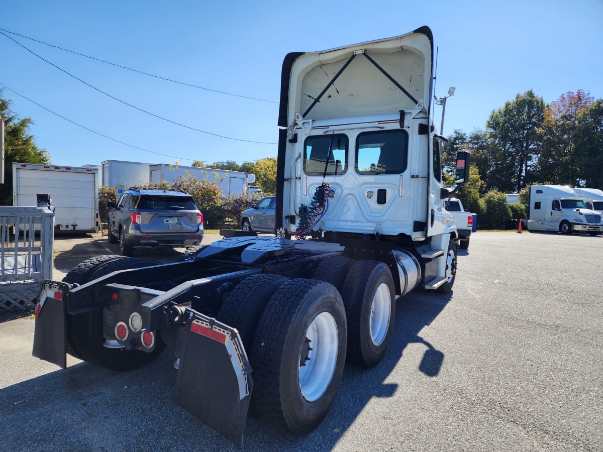 2017 Freightliner Cascadia in Greensboro, NC — photo 4