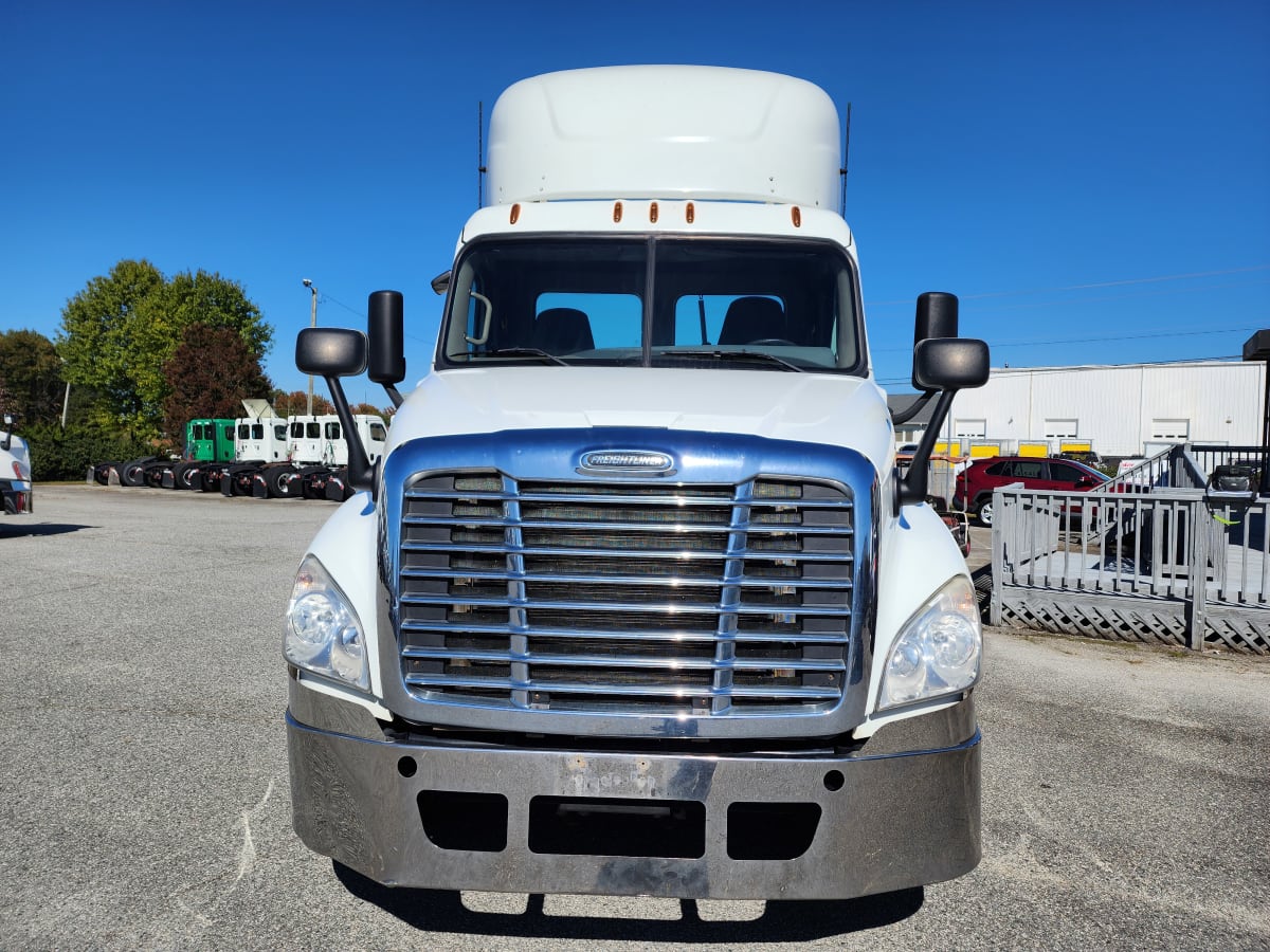 2017 Freightliner Cascadia in Greensboro, NC — photo 2