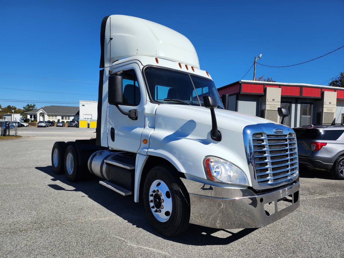 2017 Freightliner Cascadia in Greensboro, NC — photo 3