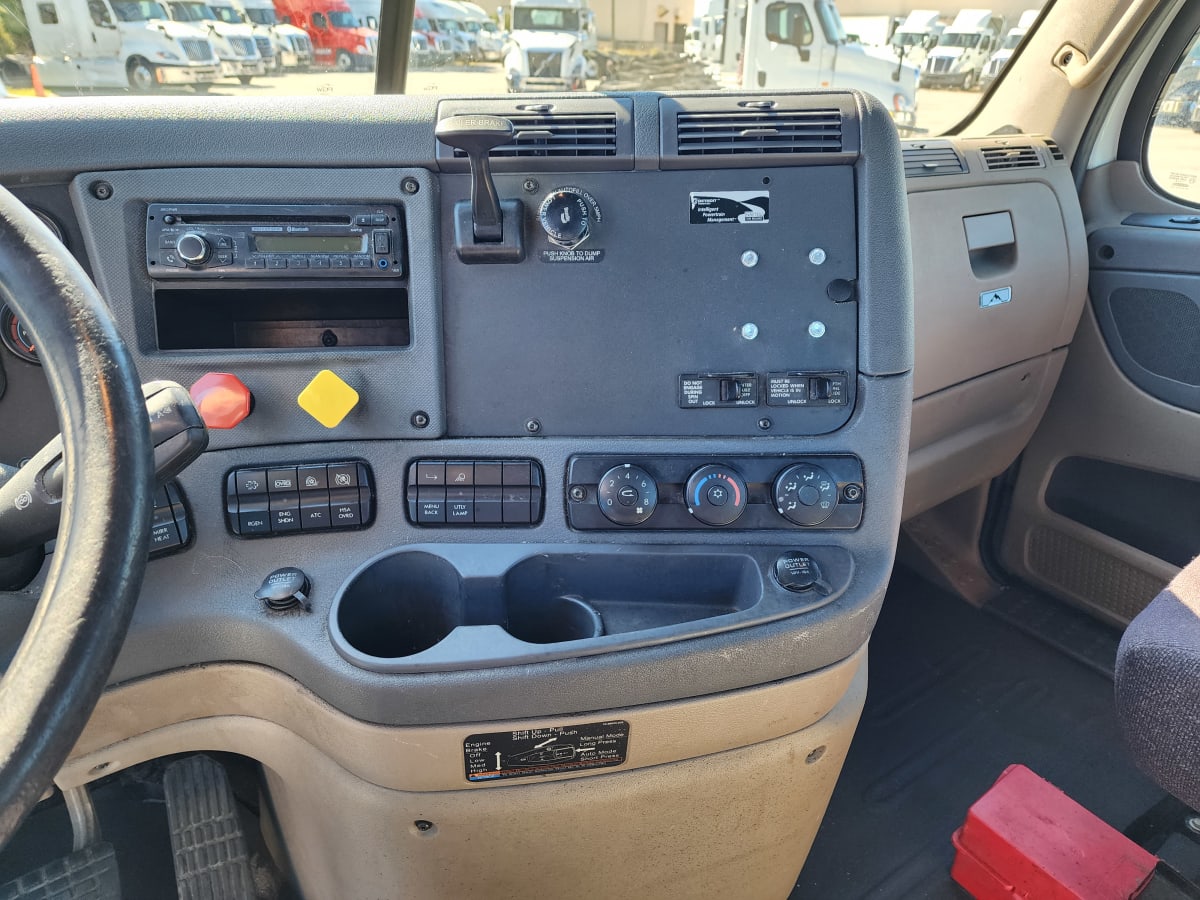 2017 Freightliner Cascadia in Greensboro, NC — photo 8