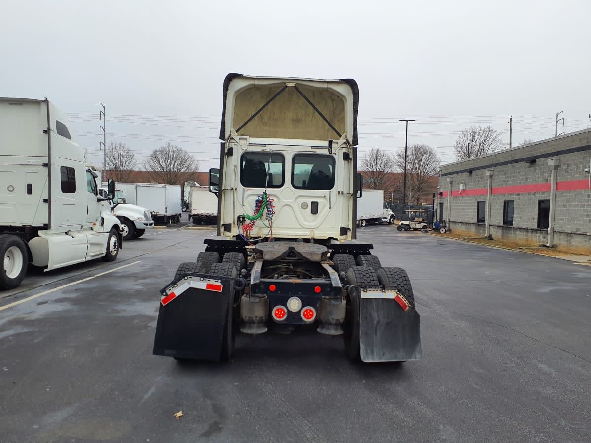 2017 Freightliner Cascadia in Atlanta, GA — photo 5