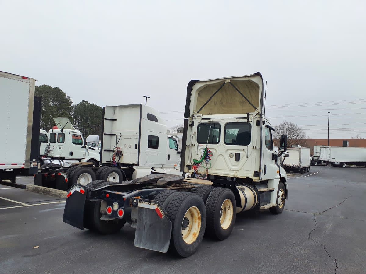 2017 Freightliner Cascadia in Atlanta, GA — photo 4