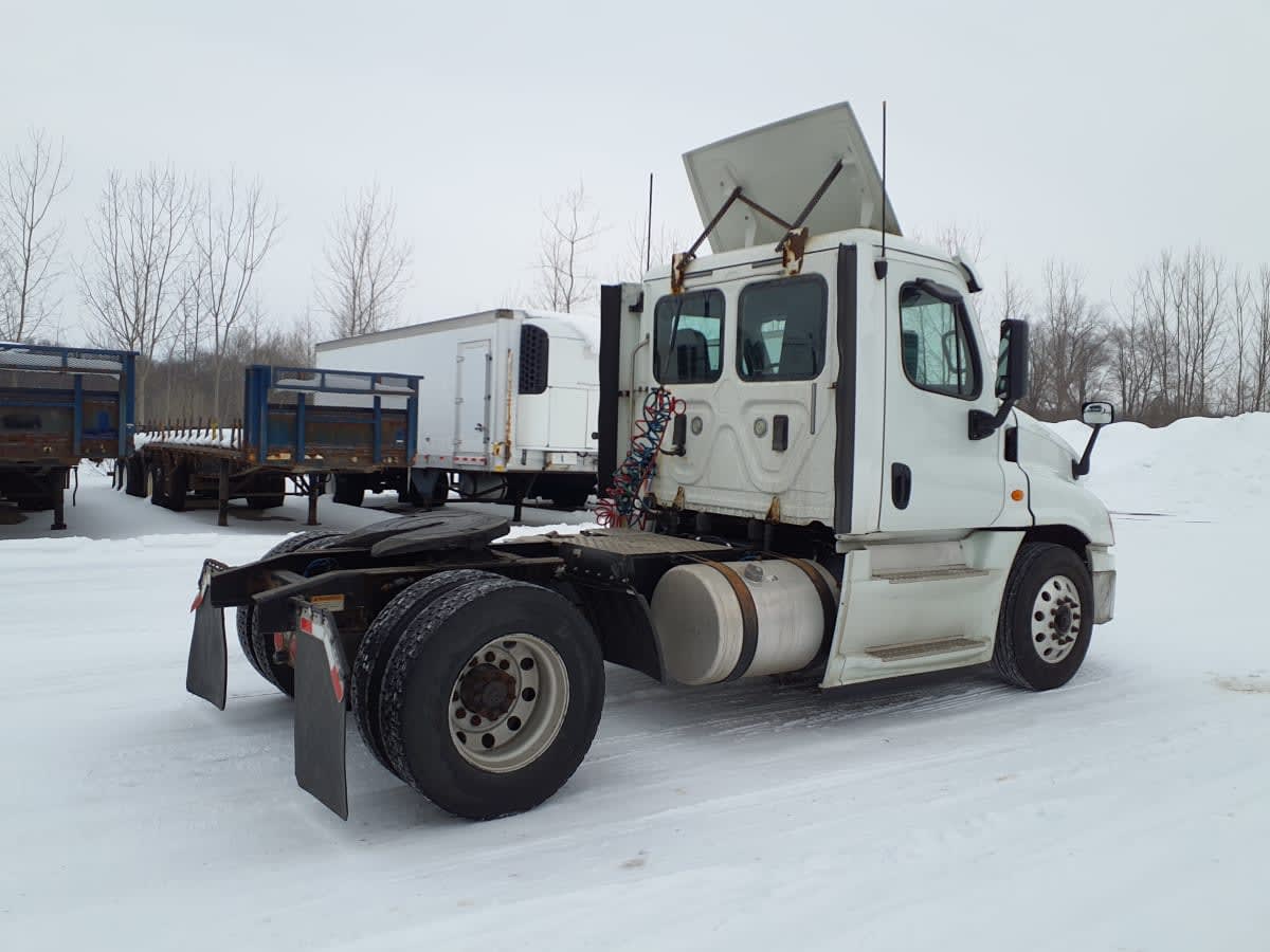 2017 Freightliner Cascadia in Wayland, MI — photo 4