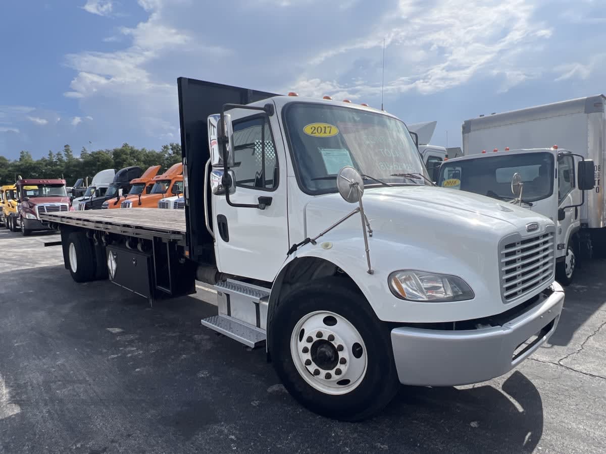 2017 Freightliner M2 106 in Tampa, FL — photo 3