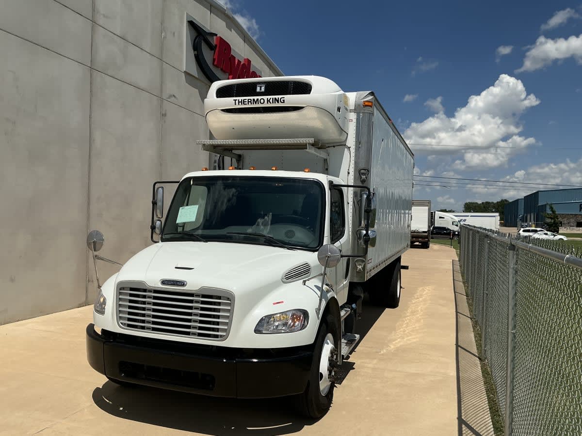 2017 Freightliner M2 106