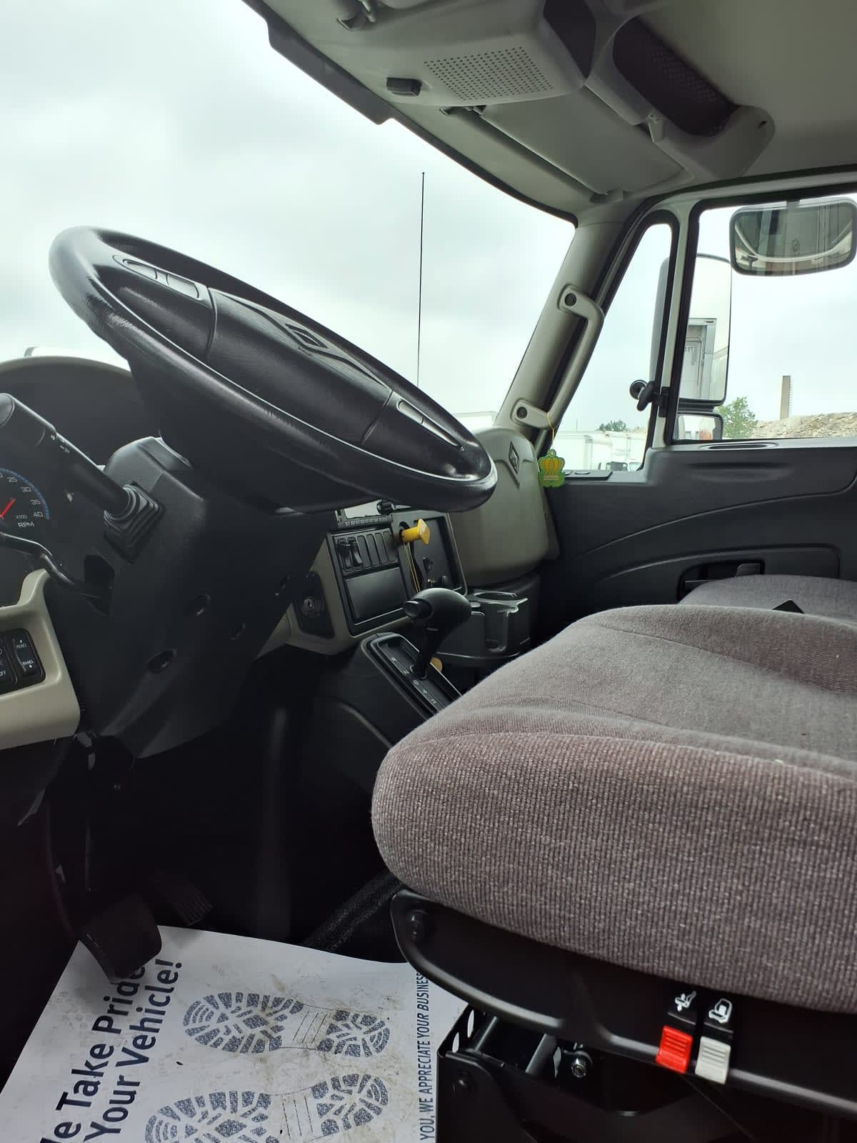 2017 International 4300 in Taylor, MI — photo 7