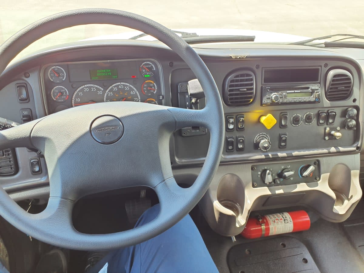 2017 Freightliner M2 106 in Indianapolis, IN — photo 11