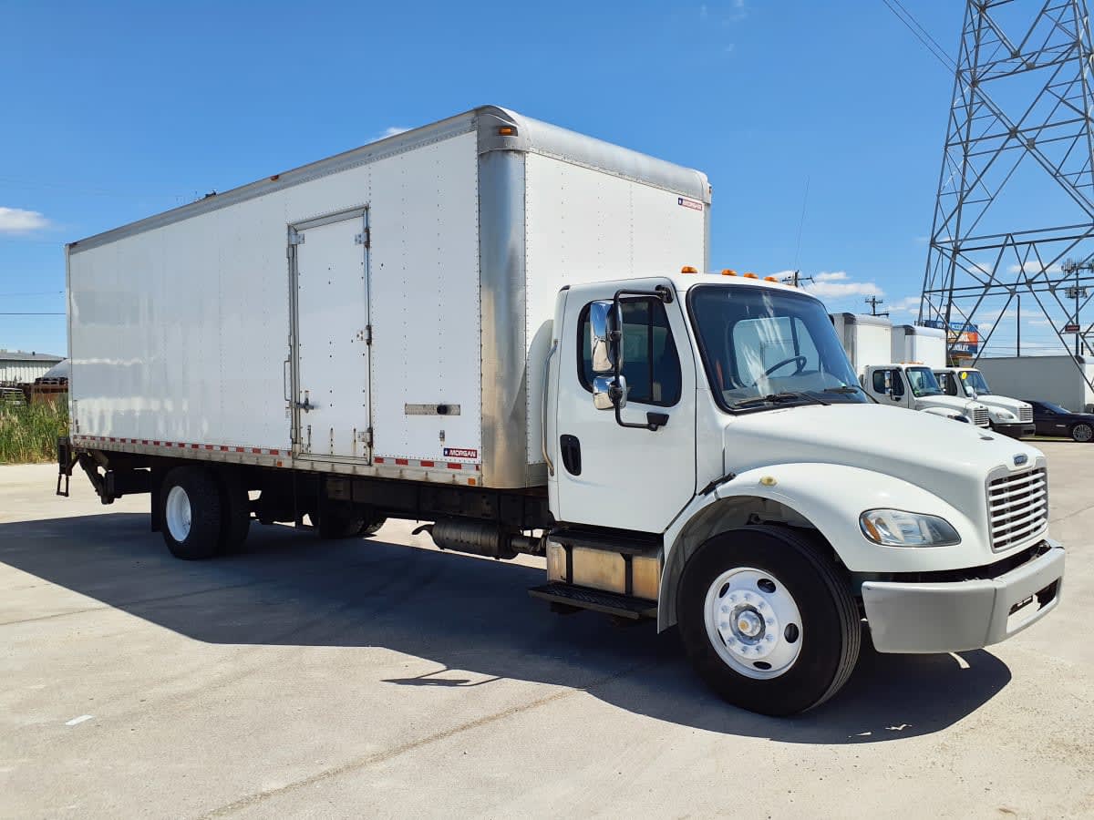 2017 Freightliner M2 106 in Indianapolis, IN — photo 3