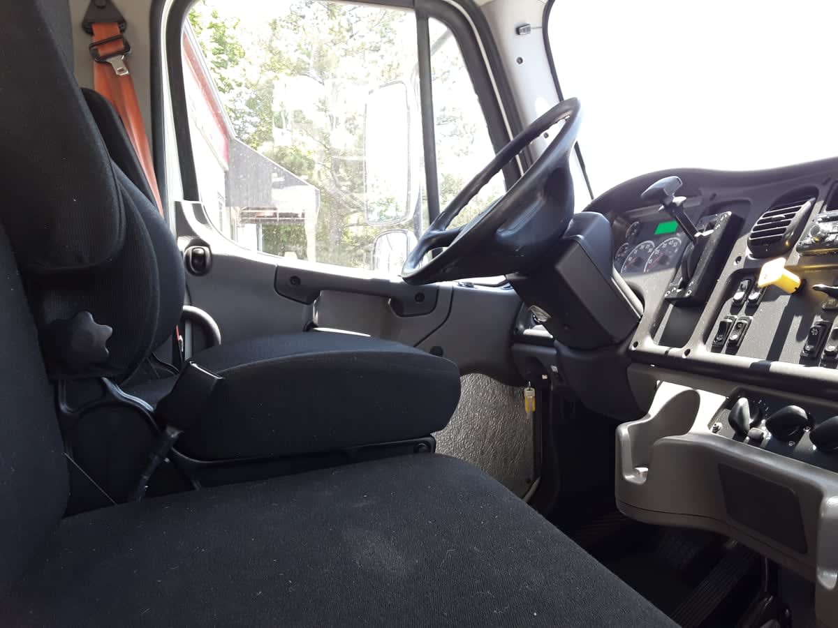 2017 Freightliner M2 106 in Charlotte, NC — photo 4