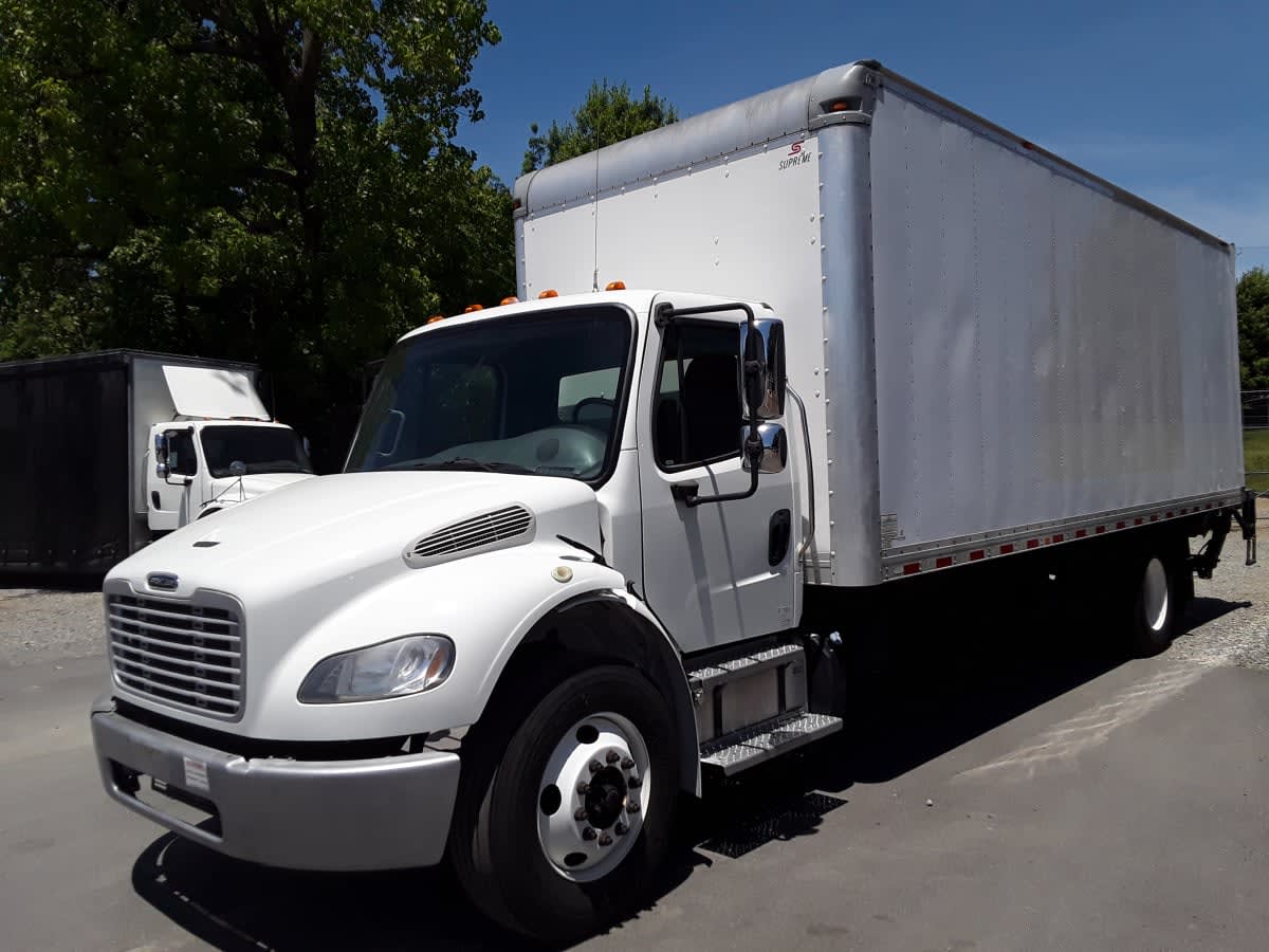 2017 Freightliner M2 106
