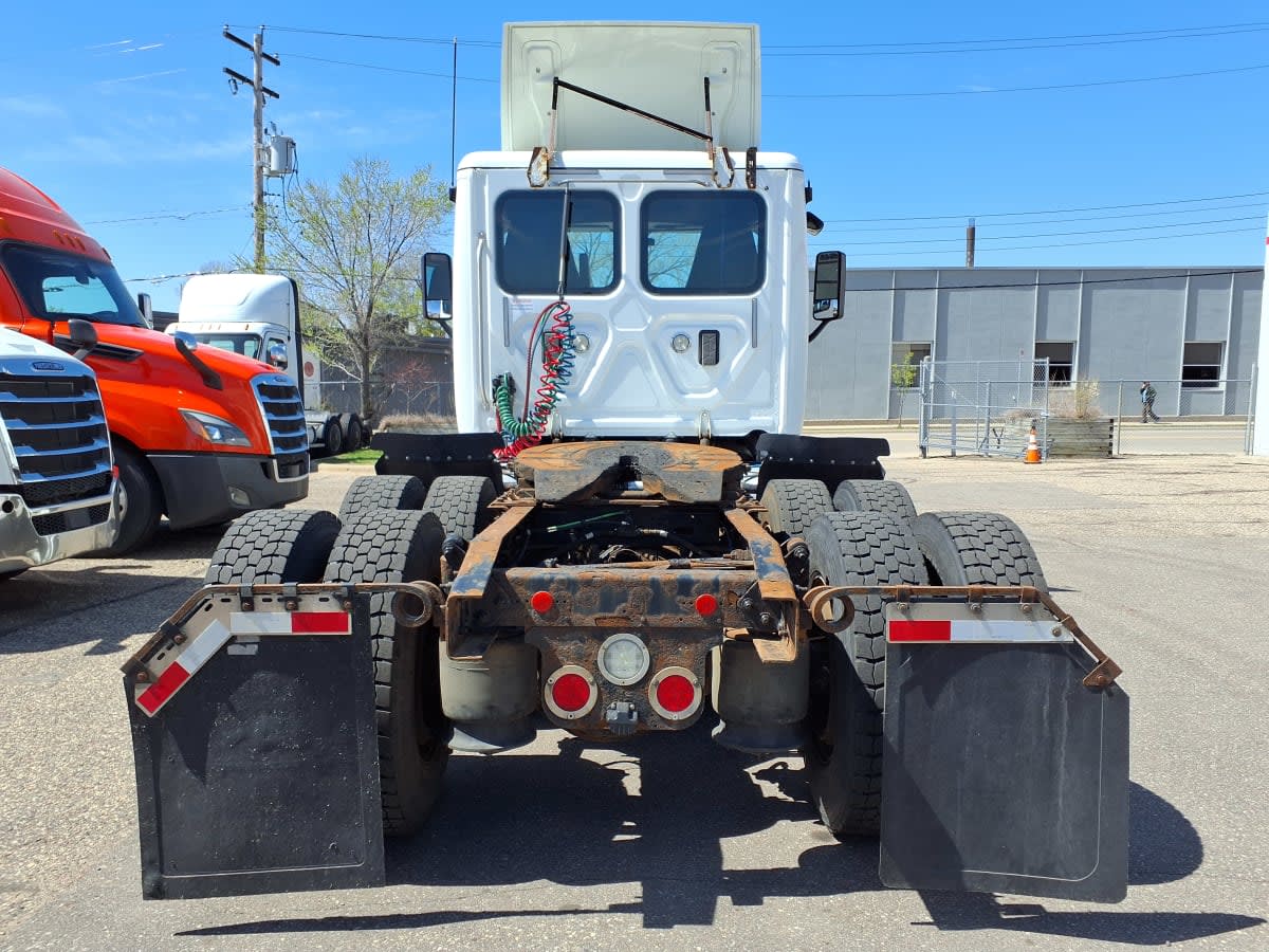 2017 Freightliner Cascadia in Minneapolis, MN — photo 5
