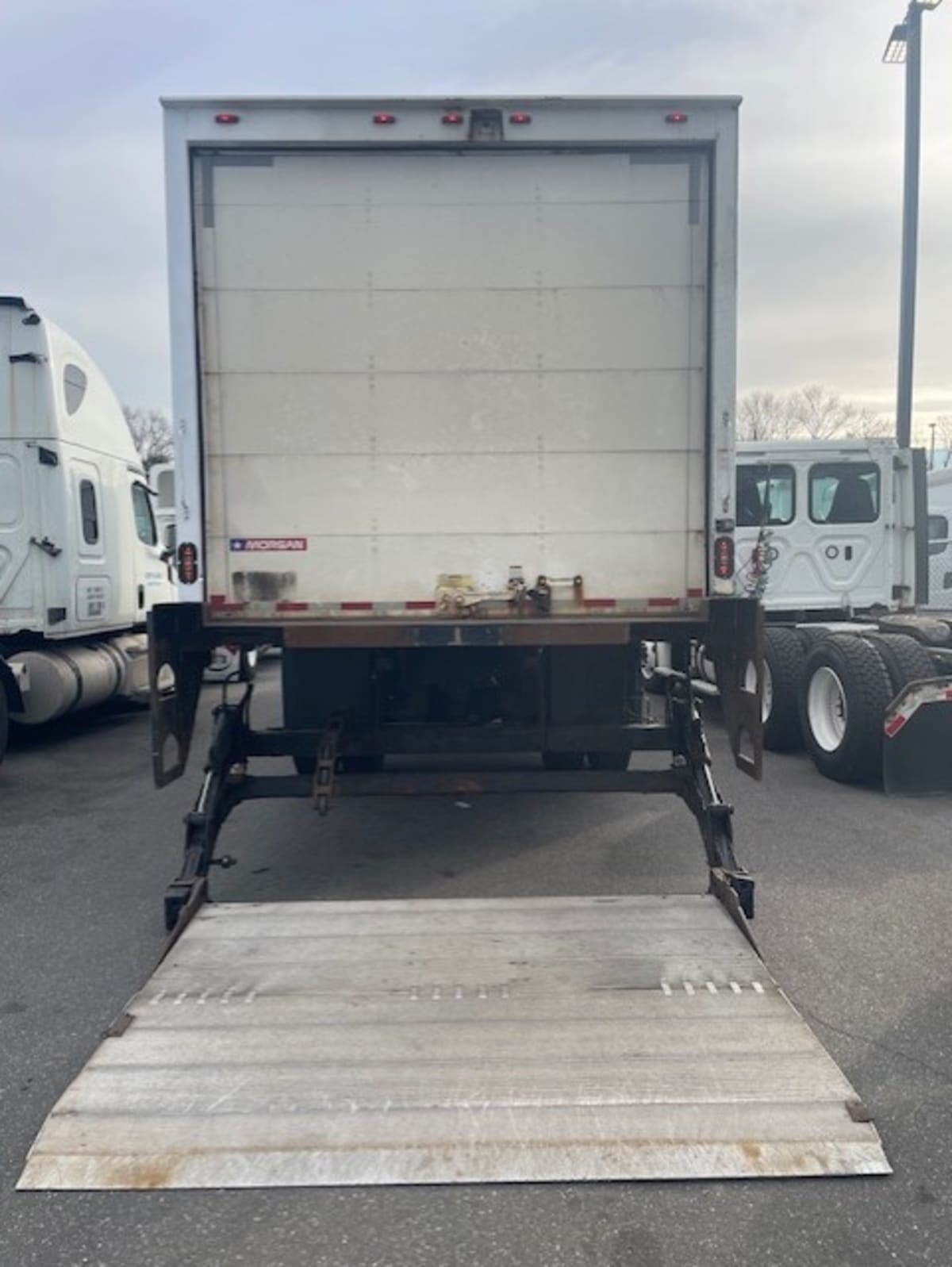 2017 Freightliner M2 106 in Farmingdale, NY — photo 11