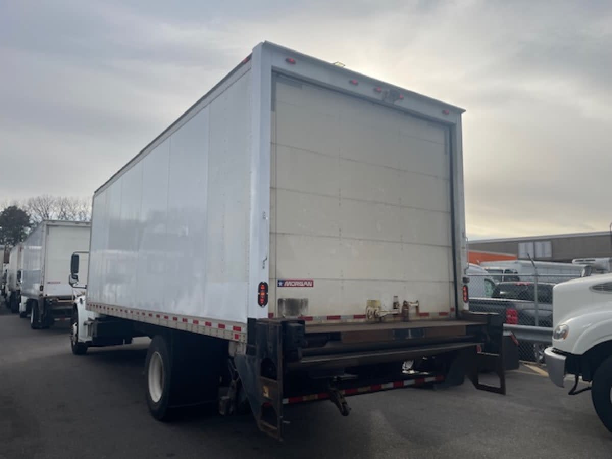 2017 Freightliner M2 106 in Farmingdale, NY — photo 6