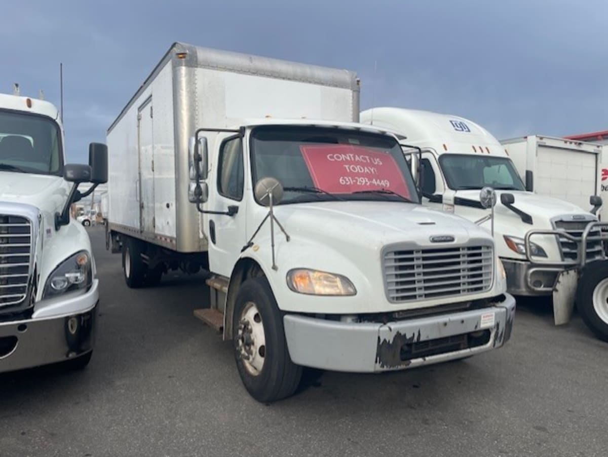 2017 Freightliner M2 106 in Farmingdale, NY — photo 3