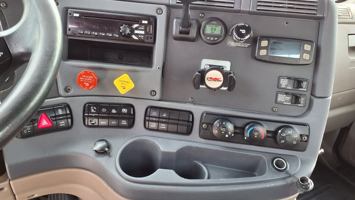 2018 Freightliner Cascadia in Salisbury, MA — photo 9