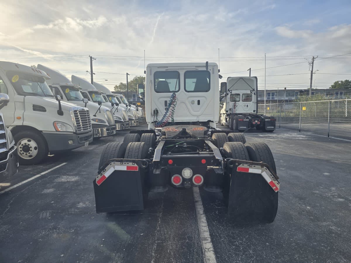 2018 Freightliner Cascadia in Tampa, FL — photo 5
